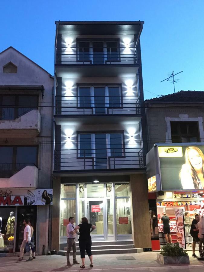 La Apartamento Centroom Jagodina Exterior photo